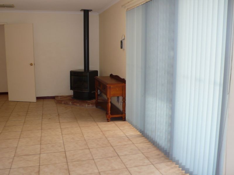 8 Gallant Court, Thornlie WA 6108