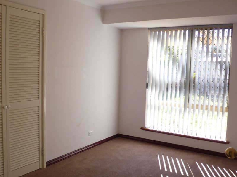 8 Gallant Court, Thornlie WA 6108