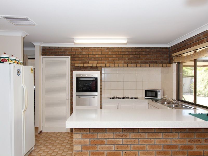 6 Empire Way, Thornlie WA 6108