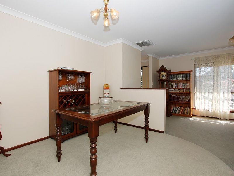 6 Empire Way, Thornlie WA 6108