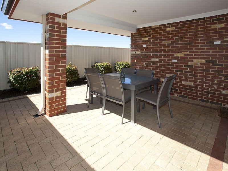 10 Carnation Street, Canning Vale WA 6155