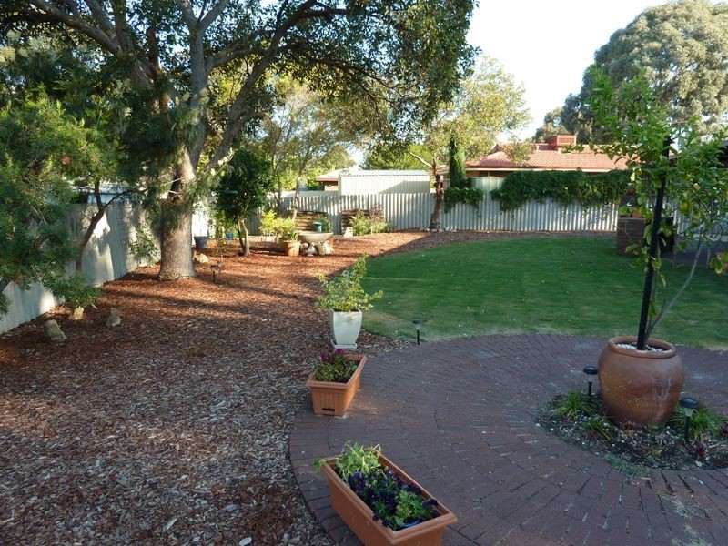 17 Huggins Road, Thornlie WA 6108