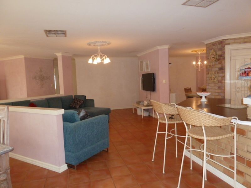 72 Waratah Boulevard, Canning Vale WA 6155