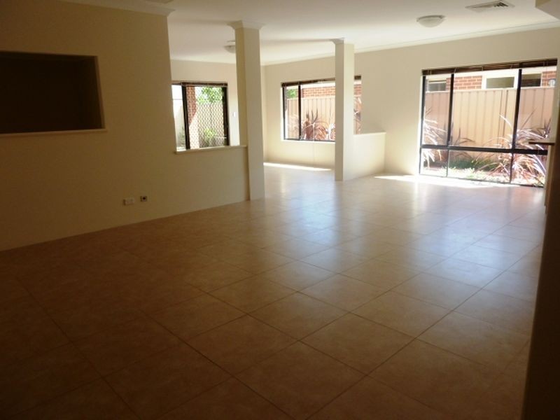 8 Philadelphia Parade, Canning Vale WA 6155