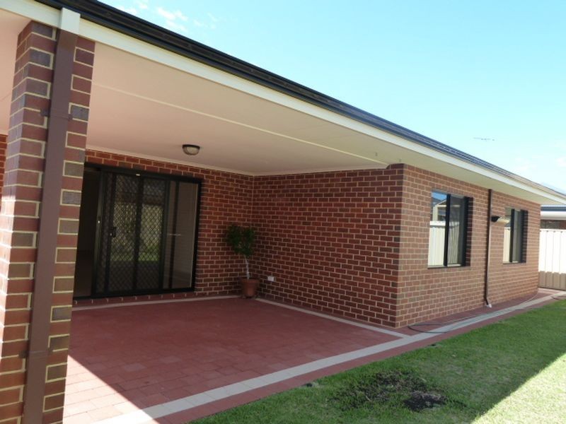 8 Philadelphia Parade, Canning Vale WA 6155