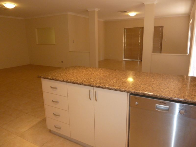 8 Philadelphia Parade, Canning Vale WA 6155