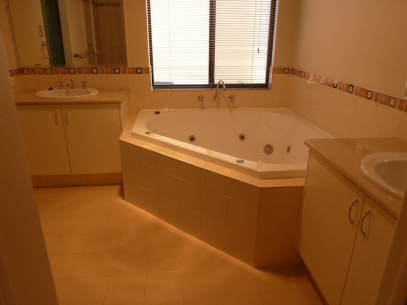 8 Philadelphia Parade, Canning Vale WA 6155