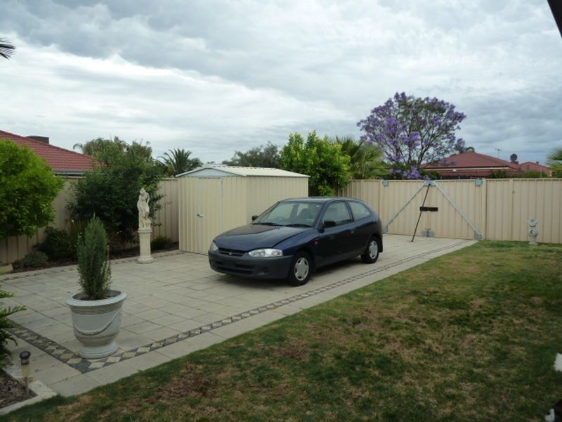 17 Waterlily CLose, Huntingdale WA 6110