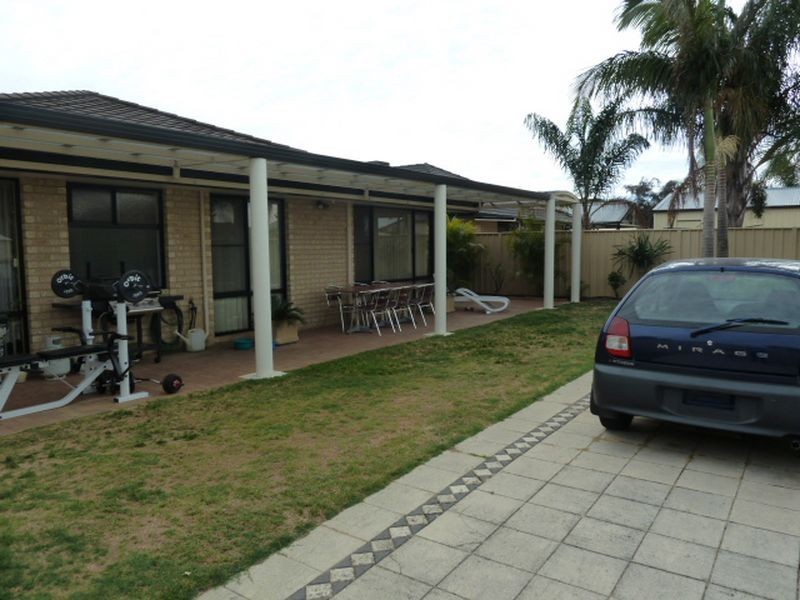 17 Waterlily CLose, Huntingdale WA 6110