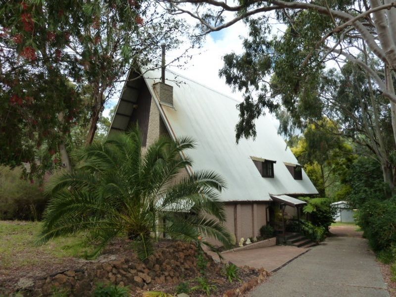 381 Lesmurdie Road, Lesmurdie WA 6076