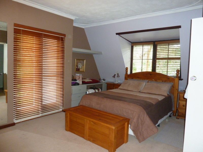 381 Lesmurdie Road, Lesmurdie WA 6076