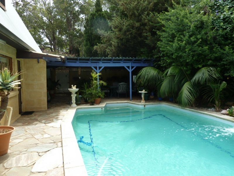 381 Lesmurdie Road, Lesmurdie WA 6076