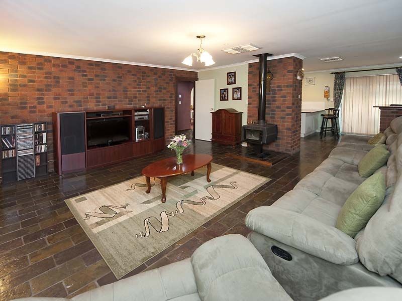 1 Hargrave Drive, Thornlie WA 6108