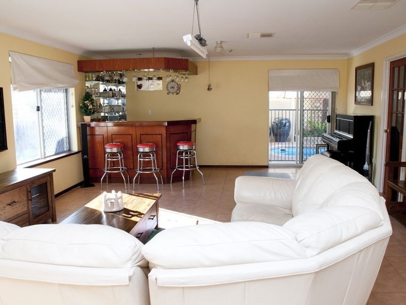 21 Rosemary Court, Huntingdale WA 6110