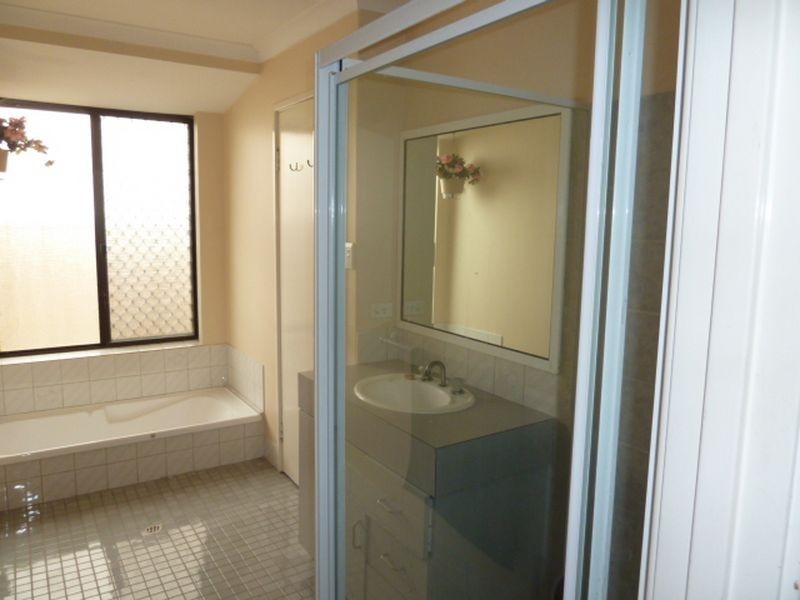 32 Sutcliffe Close, Seville Grove WA 6112