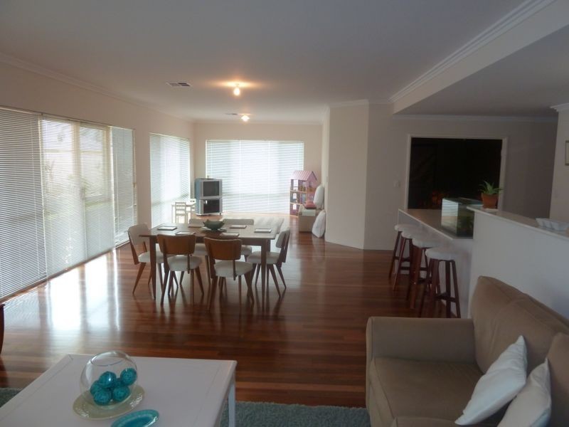 11 Amalfi Way, Canning Vale WA 6155