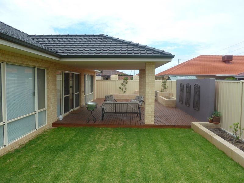 11 Amalfi Way, Canning Vale WA 6155