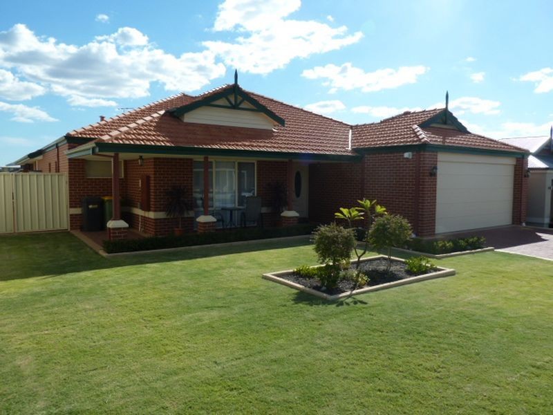 8 Emmet Parkway, Canning Vale WA 6155