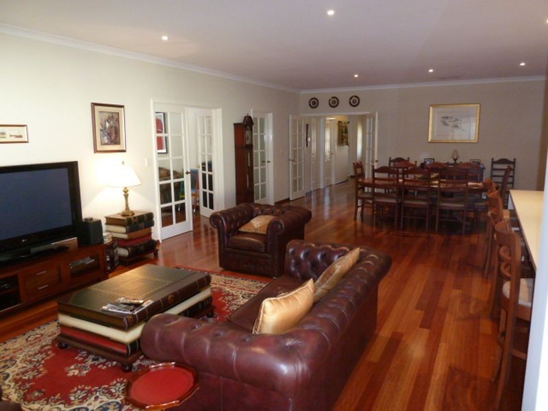 8 Emmet Parkway, Canning Vale WA 6155