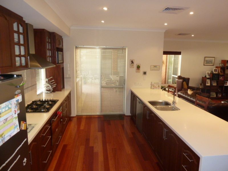 8 Emmet Parkway, Canning Vale WA 6155