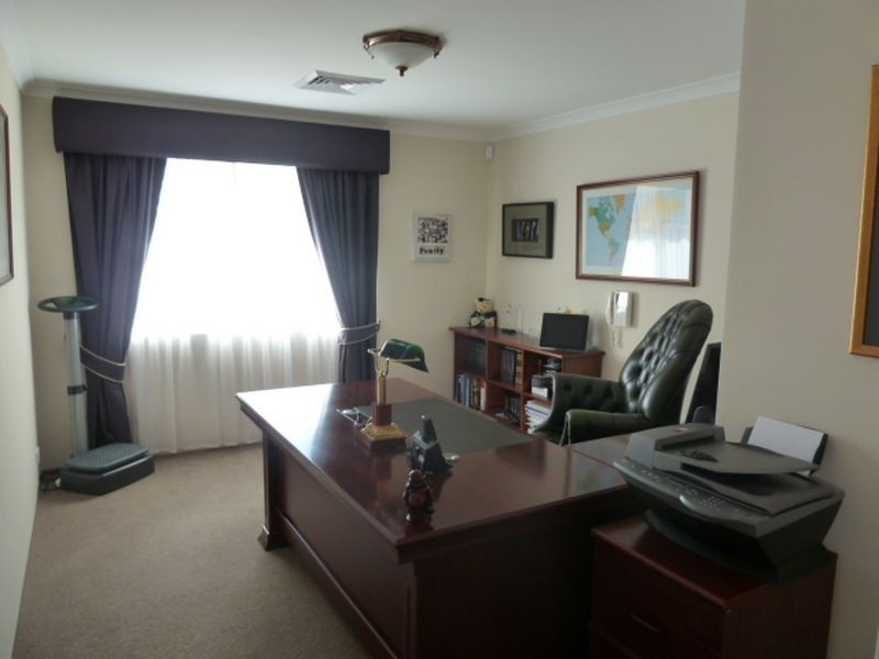 8 Emmet Parkway, Canning Vale WA 6155