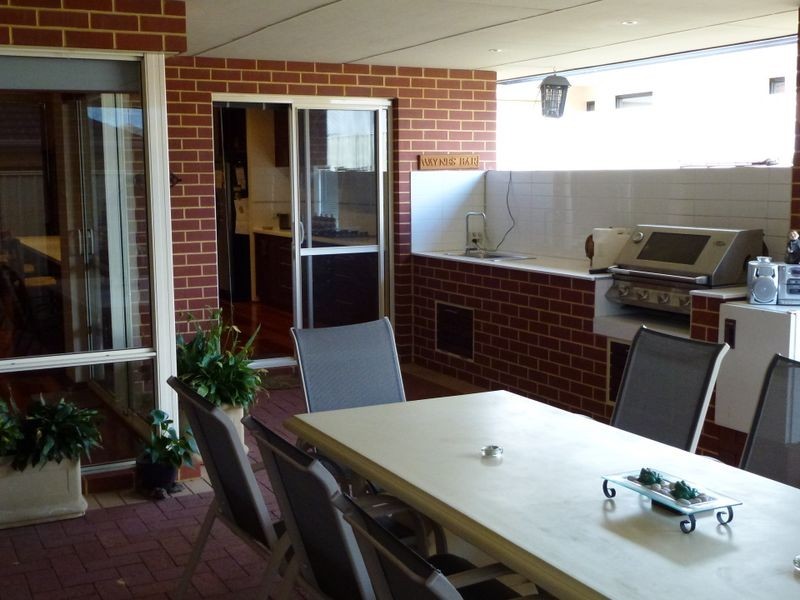 8 Emmet Parkway, Canning Vale WA 6155