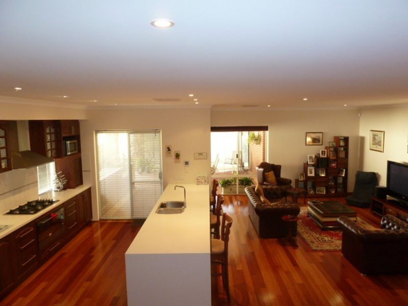 8 Emmet Parkway, Canning Vale WA 6155