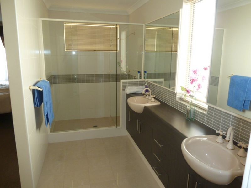 8 Emmet Parkway, Canning Vale WA 6155