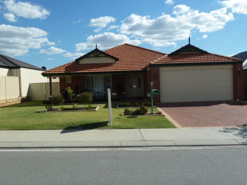 8 Emmet Parkway, Canning Vale WA 6155