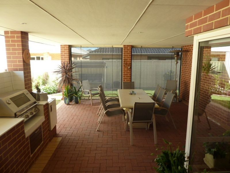 8 Emmet Parkway, Canning Vale WA 6155