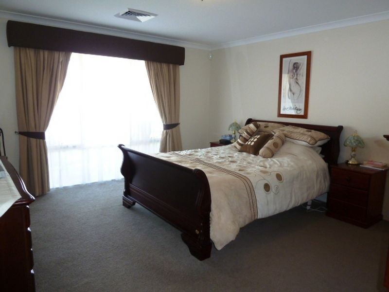 8 Emmet Parkway, Canning Vale WA 6155