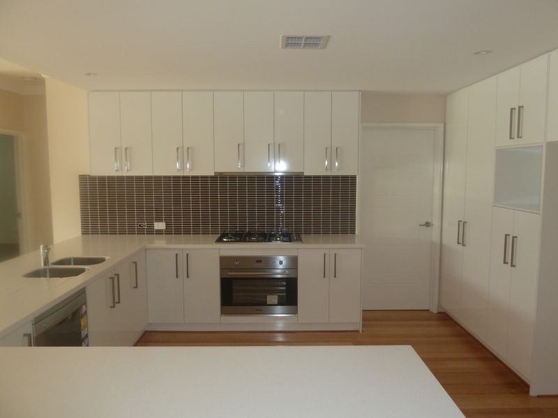 20 Columbia Parkway, Piara Waters WA 6112