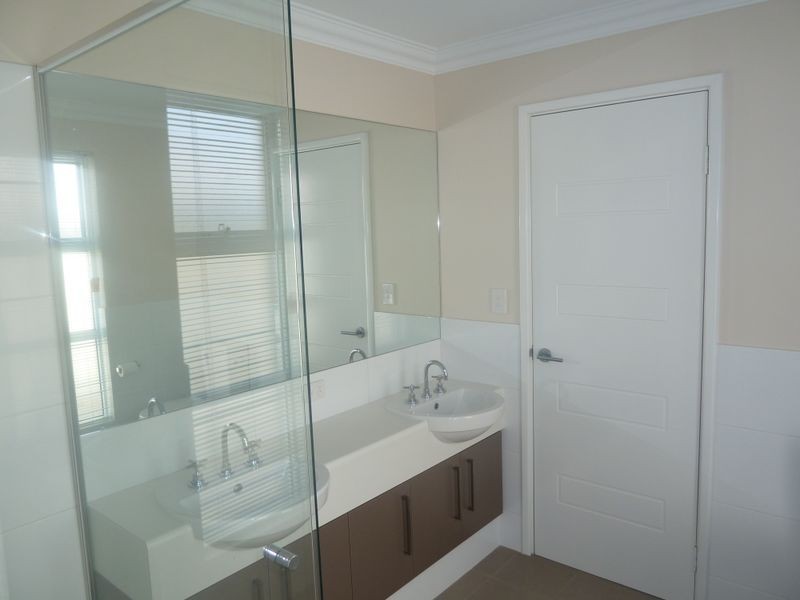 20 Columbia Parkway, Piara Waters WA 6112