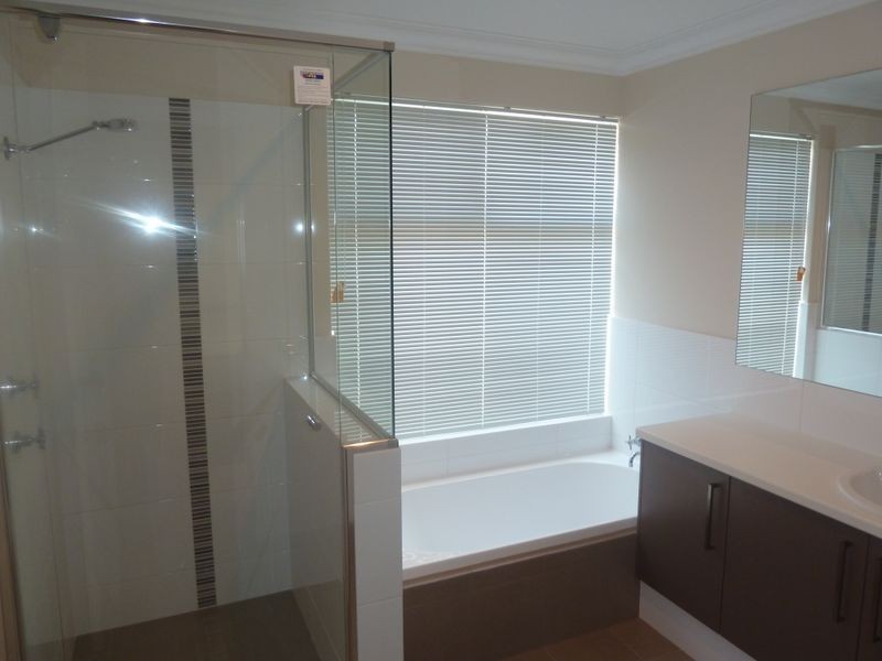 20 Columbia Parkway, Piara Waters WA 6112