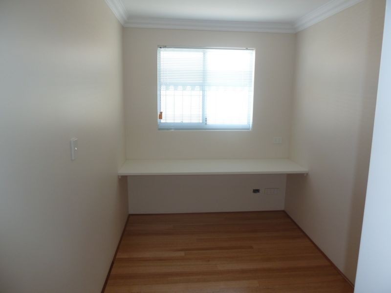 20 Columbia Parkway, Piara Waters WA 6112