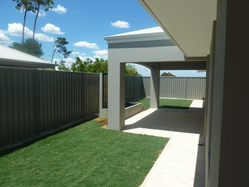 20 Columbia Parkway, Piara Waters WA 6112