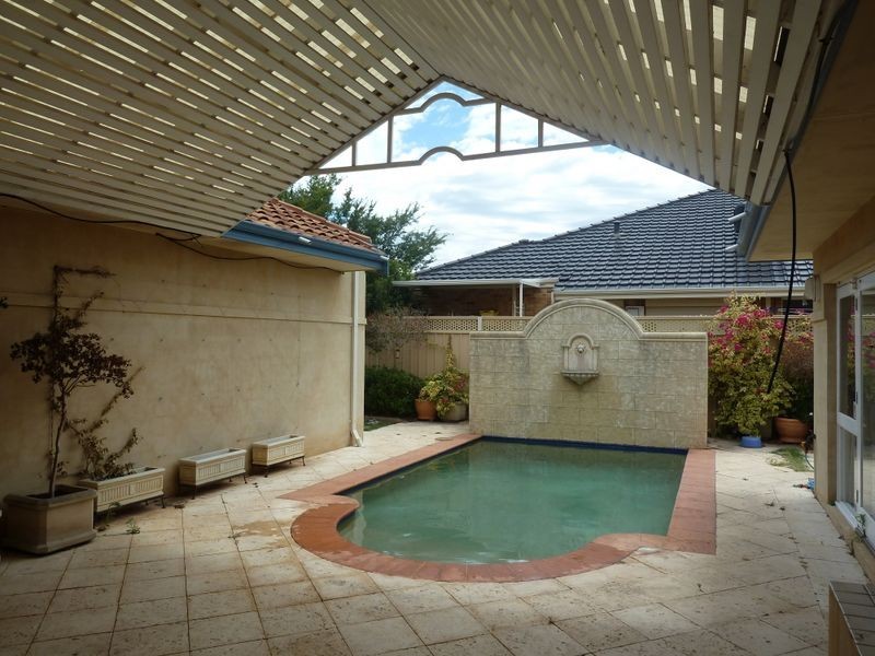 24 Central Park Avenue, Canning Vale WA 6155