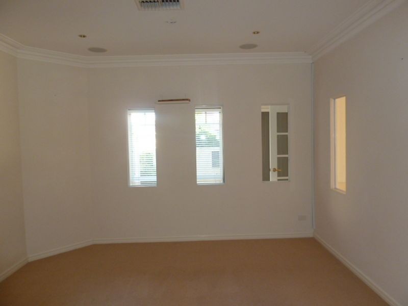 24 Central Park Avenue, Canning Vale WA 6155