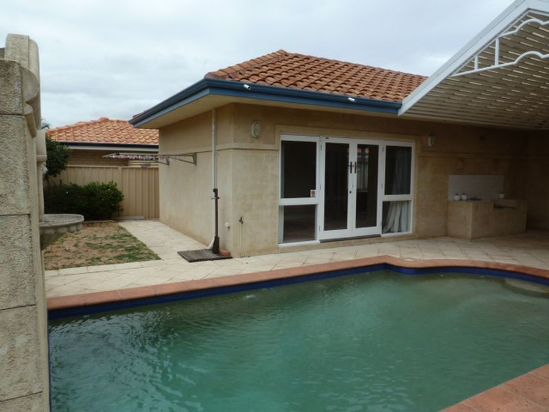 24 Central Park Avenue, Canning Vale WA 6155