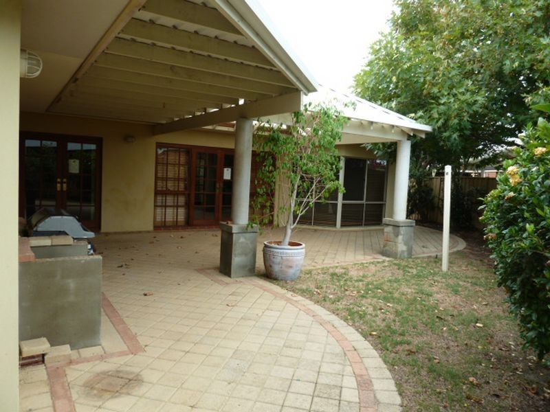 51 Central Park Avenue, Canning Vale WA 6155