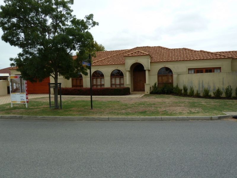 51 Central Park Avenue, Canning Vale WA 6155