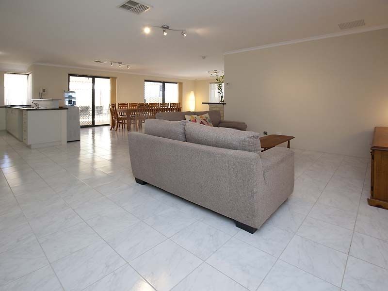 9 Ashford Road, High Wycombe WA 6057