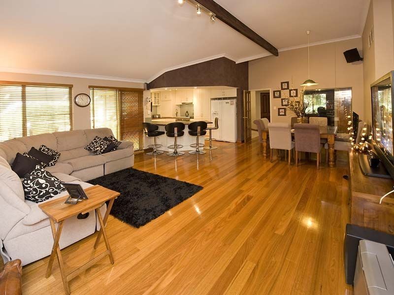 34 Livingstone Drive, Canning Vale WA 6155