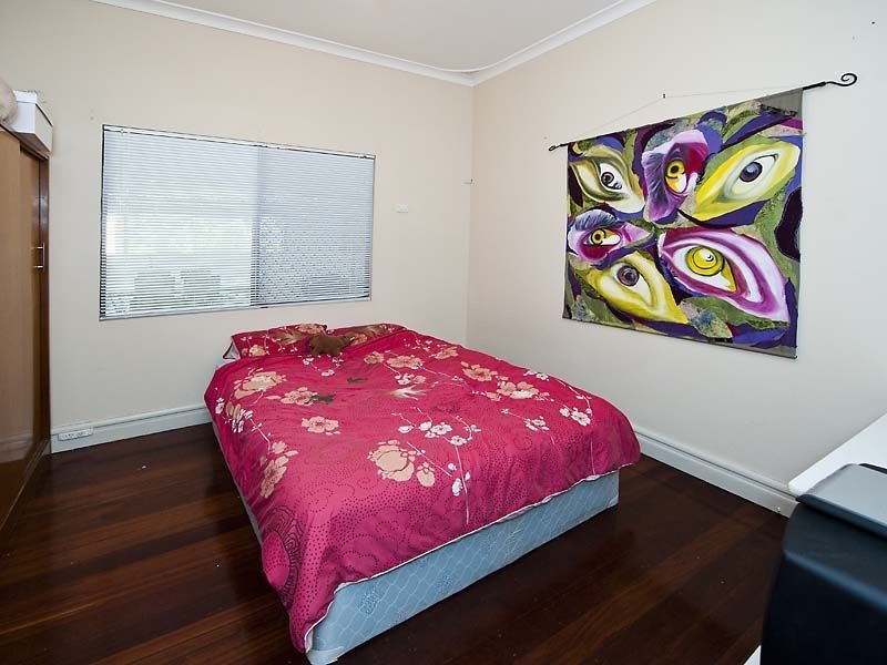 4 Jana Road, Thornlie WA 6108