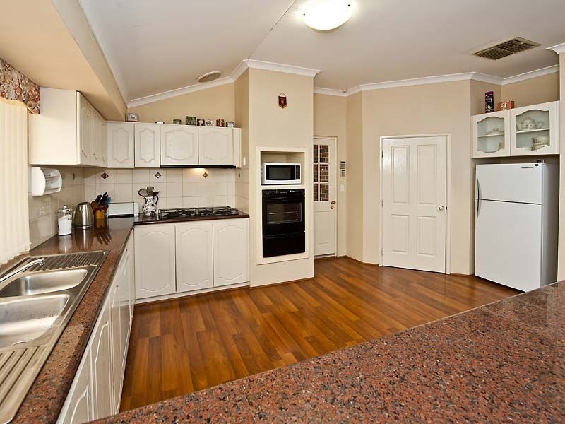 6 Nutbush Court, Thornlie WA 6108