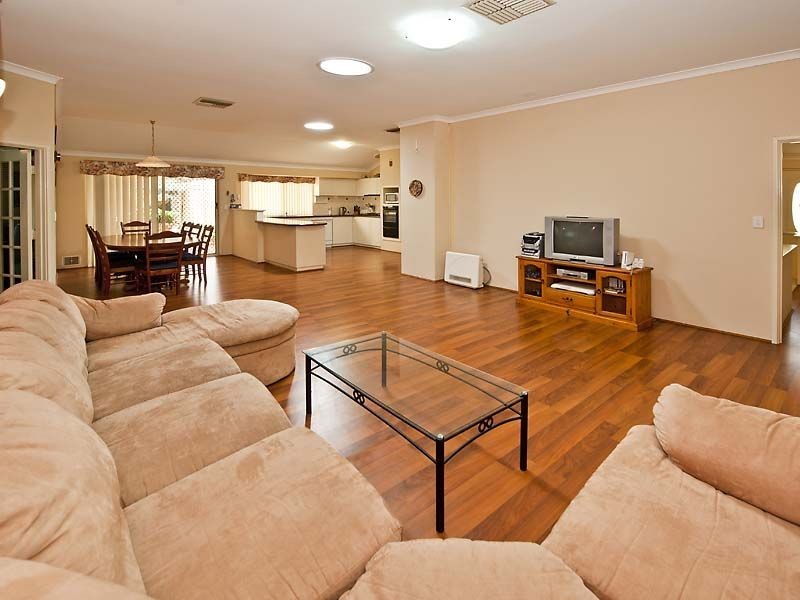 6 Nutbush Court, Thornlie WA 6108