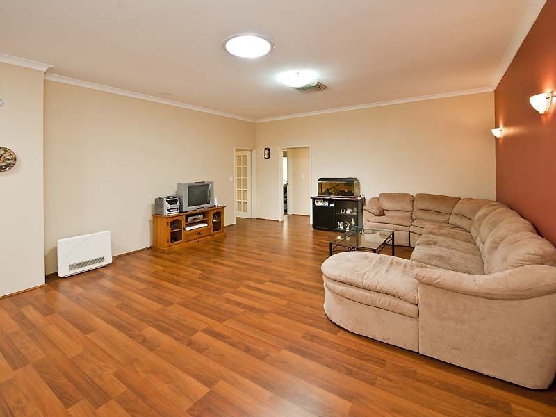 6 Nutbush Court, Thornlie WA 6108