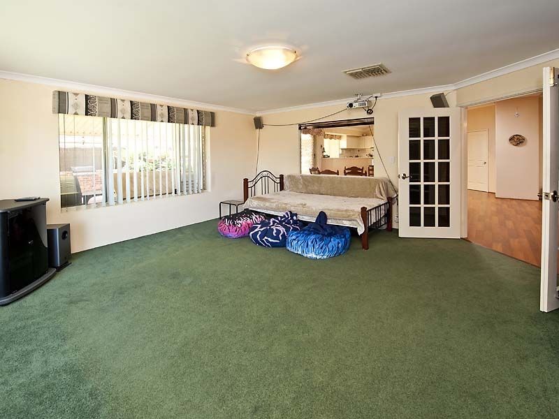 6 Nutbush Court, Thornlie WA 6108