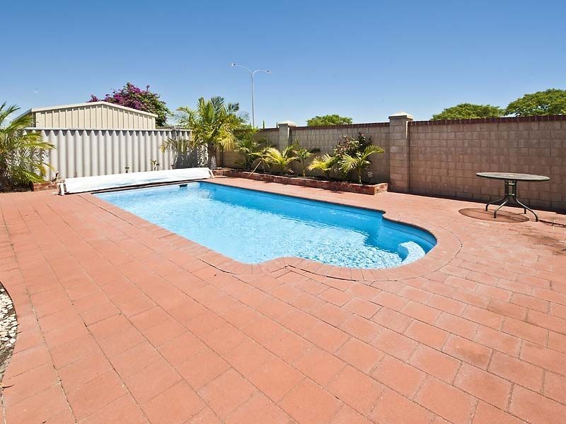 6 Nutbush Court, Thornlie WA 6108