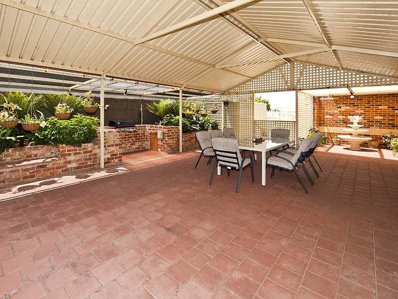 6 Nutbush Court, Thornlie WA 6108